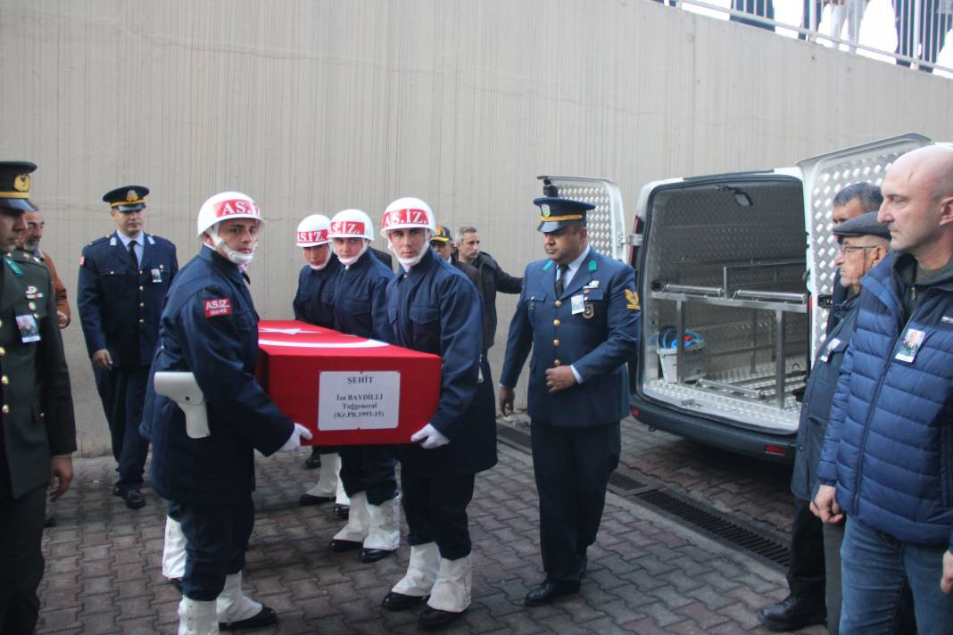 Kayseri şehidine ağladı! Tuğgeneral İsa Baydilli'ye son veda - Resim: 24